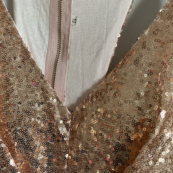 Sexy sequin dress! Rose gold can fit a medium. - Picture 3 of 4